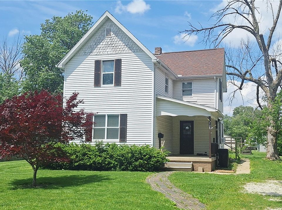 1st image of 404 E McKibben St