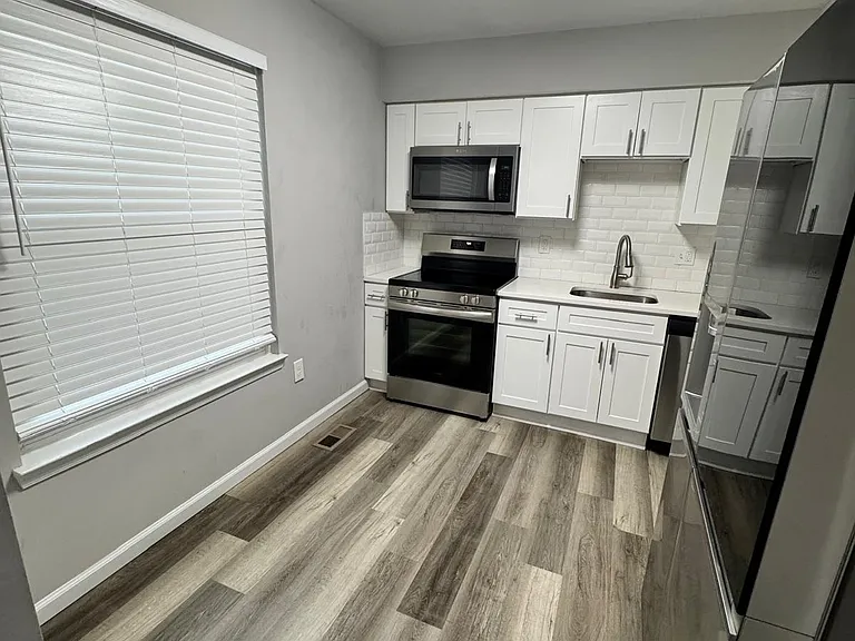 19 Romanoff Ct — Photo 3