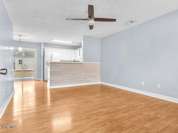 4th image of 644 Serene Court NE
