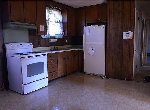 4th image of 305 Destin Dr