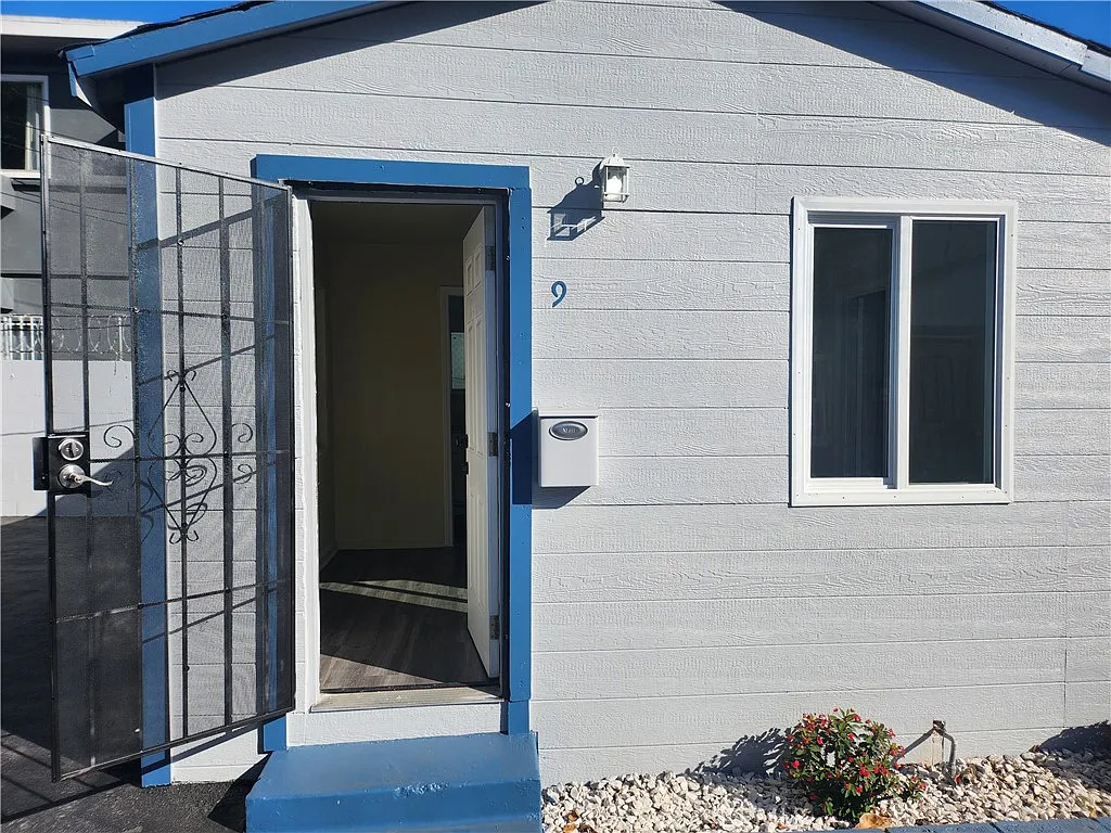 1 bed, 2520 sqft, $1,900 — Photo 2