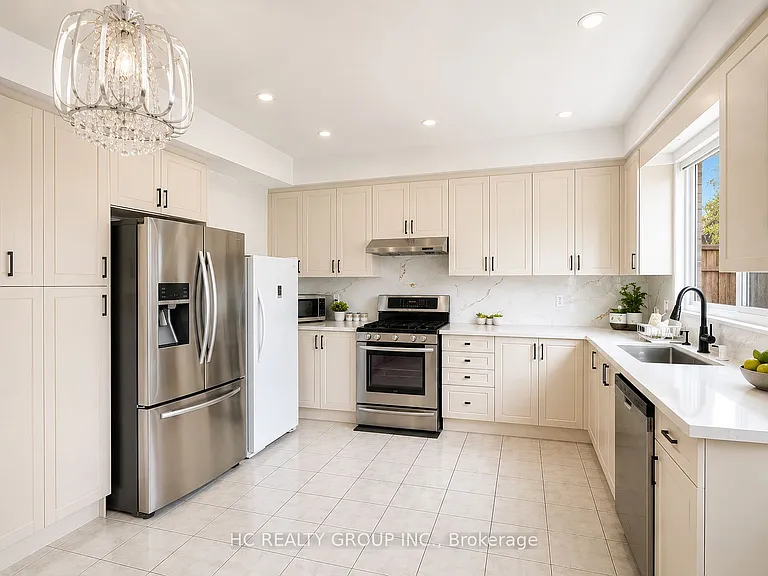 44 Turnhouse Cres — Photo 3