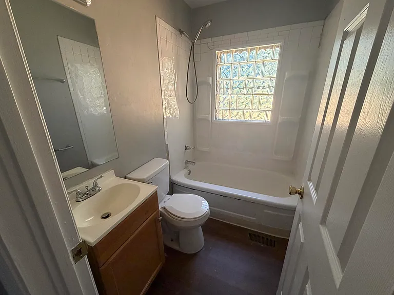 1120 Sparks Rd — Photo 12