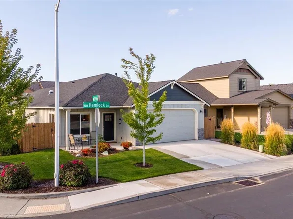 2920 NW Hemlock Ln, Redmond, OR 97756