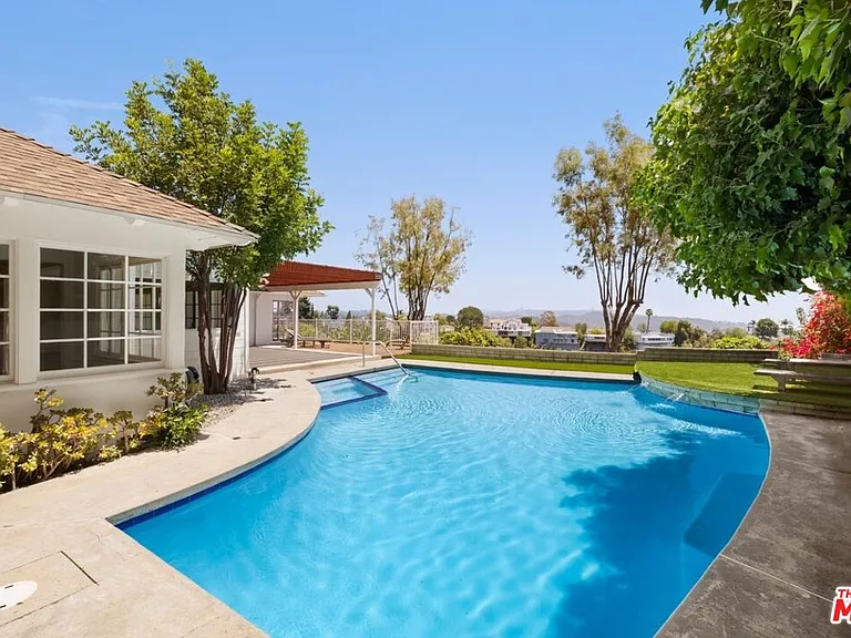 2120 Linda Flora Dr — Photo 15