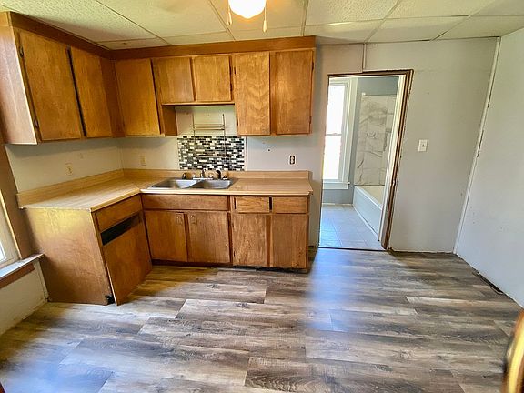 5th image of 723 E 5th St