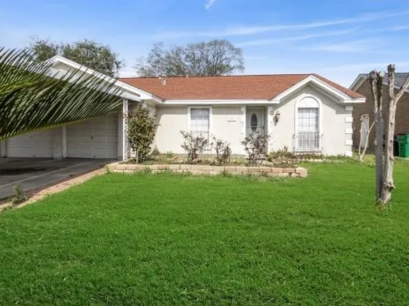 614 Meadowglen Dr, Baytown, TX 77521