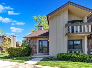 14 Kyle Ct, Willowbrook, IL 60527