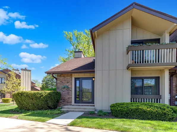14 Kyle Ct, Willowbrook, IL 60527