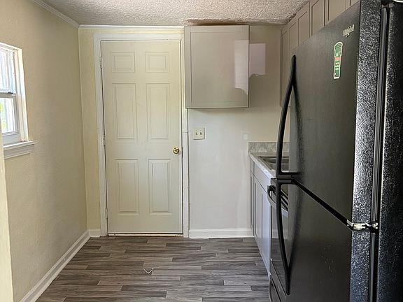 5th image of 307 Finley St