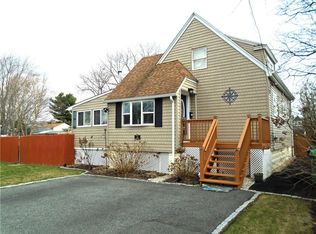 40 Arlee St, Warwick, RI 02889