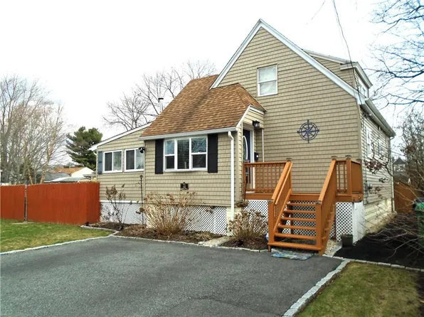 40 Arlee St, Warwick, RI 02889