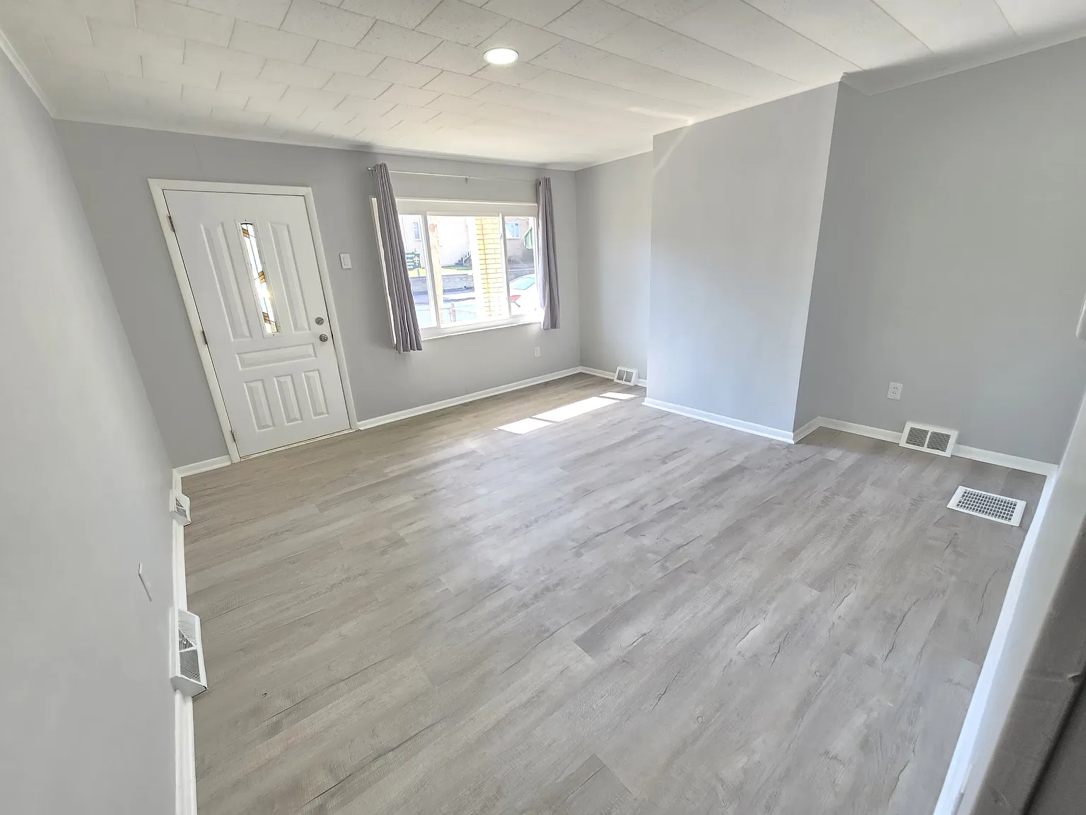 3 bed, 1.5 bath, 1122 sqft, $1,350 — Photo 3