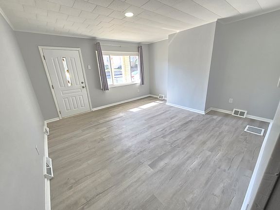 3rd image of 215 E 15th Ave