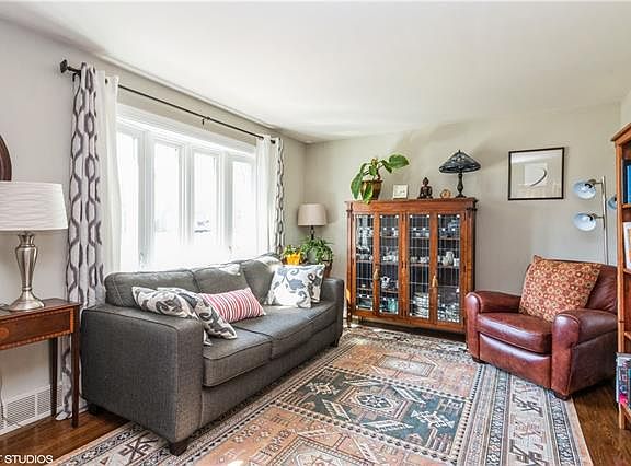 2nd image of 8203 Mercier St