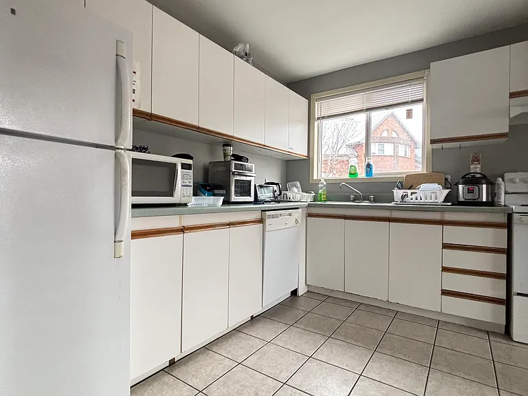 1516 Main St W #2-B — Photo 8