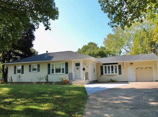 10 White Oaks Dr, Rochester, NY 14616