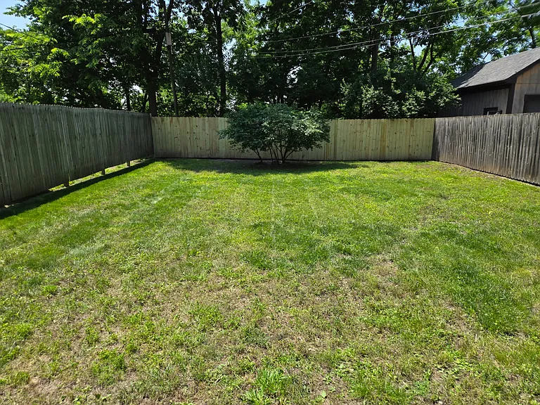 889 S Front St — Photo 16