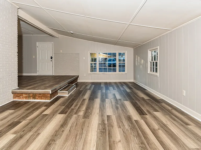 1679_019_living_room_13471024.jpg