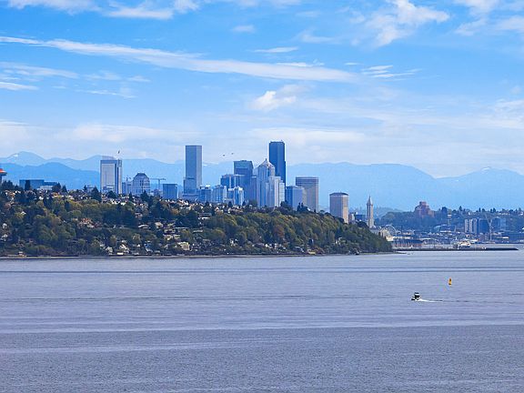 Killer views of the Emerald City day and night.