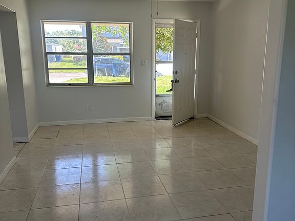 2nd image of 4417 W Paxton Ave