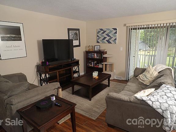 3rd image of 206 Wildwood Dr #203