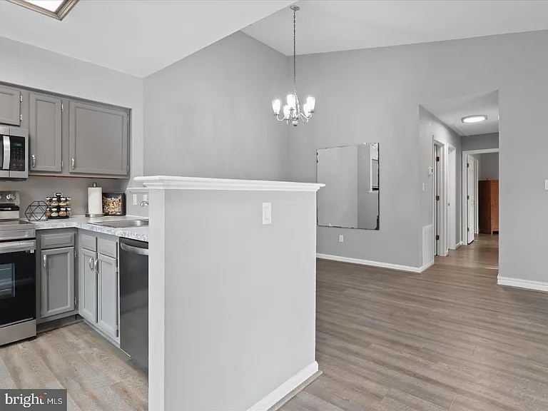 9422 Scarlet Oak Dr — Photo 4
