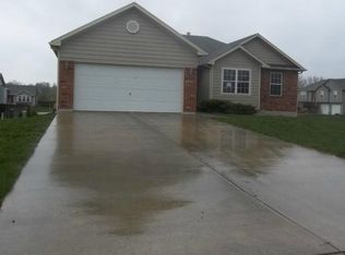 2719 Chestnut Dr, Tonganoxie, KS 66086