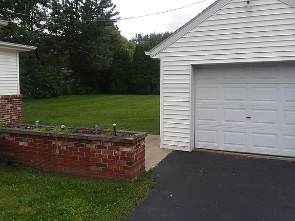 5th image of 200 Warrington Ave