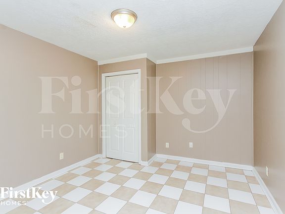 5th image of 8222 E 37th Pl