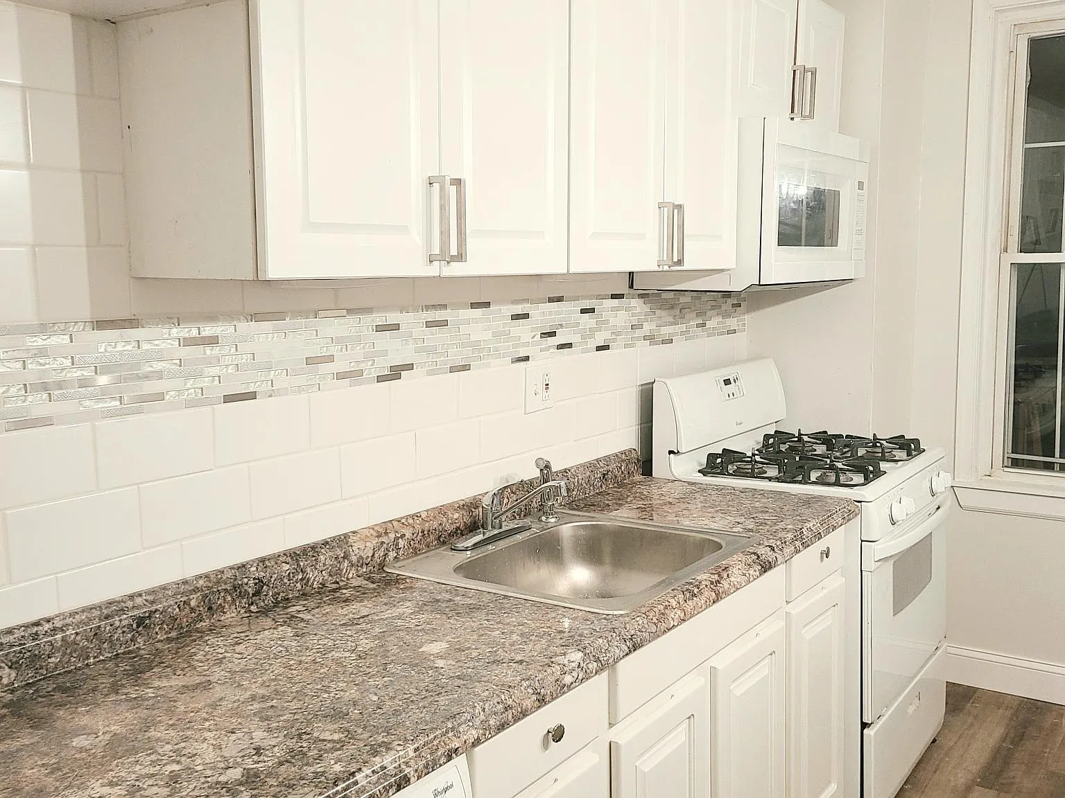 1539 Homestead St — Photo 3