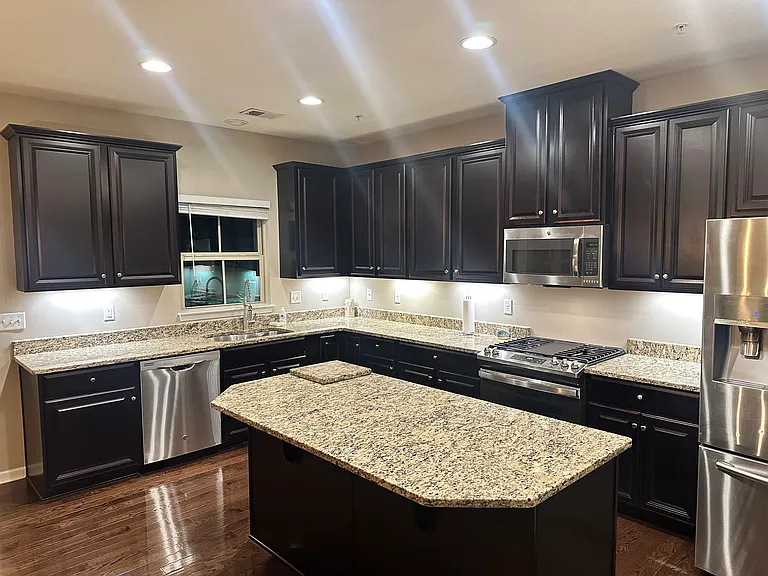 859 Beacon Ln — Photo 4