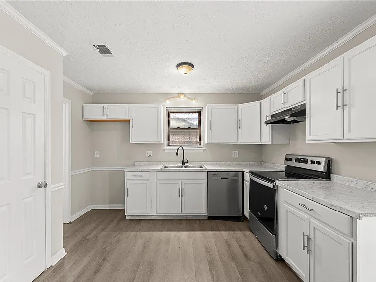 2357 Basswood Dr — Photo 18