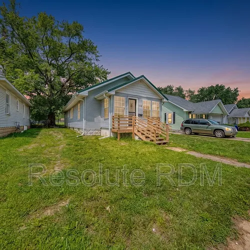 1308 E Taylor St Photo 1