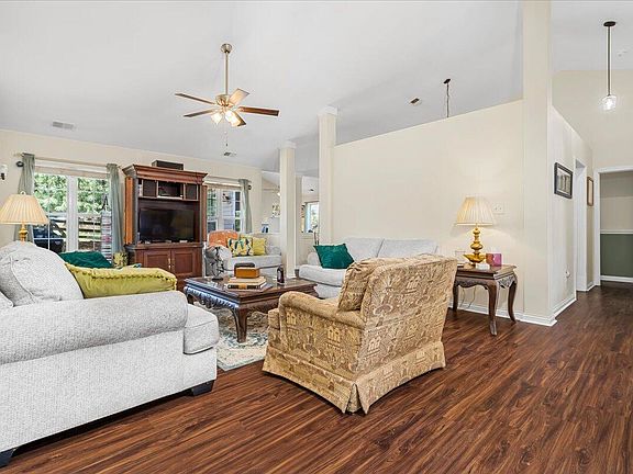 4th image of 2945 Summerfield Dr