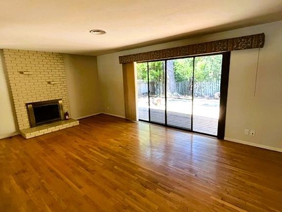 3rd image of 634 Stanford Dr
