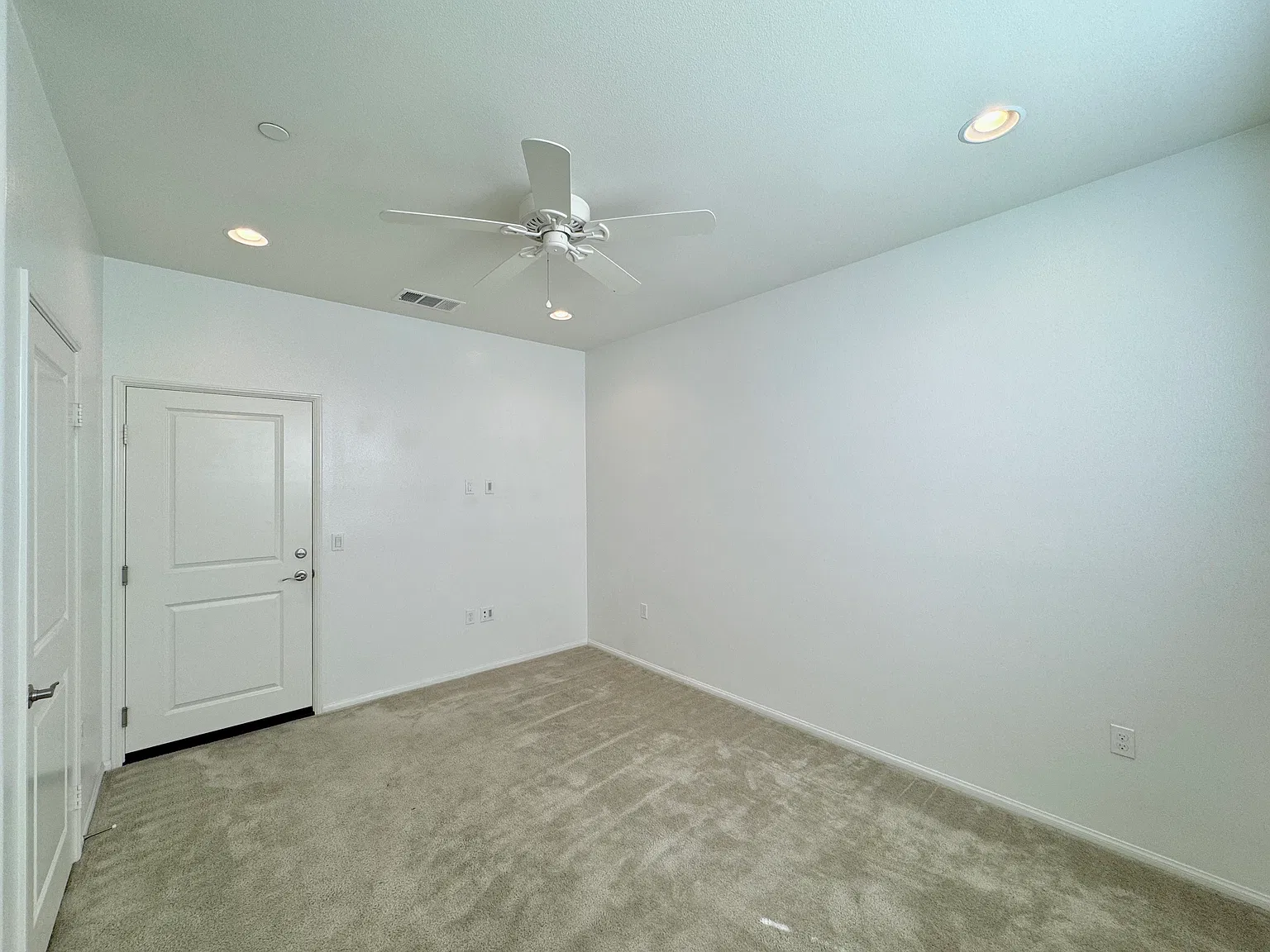 3 bed, 1537 sqft, $3,100 — Photo 2