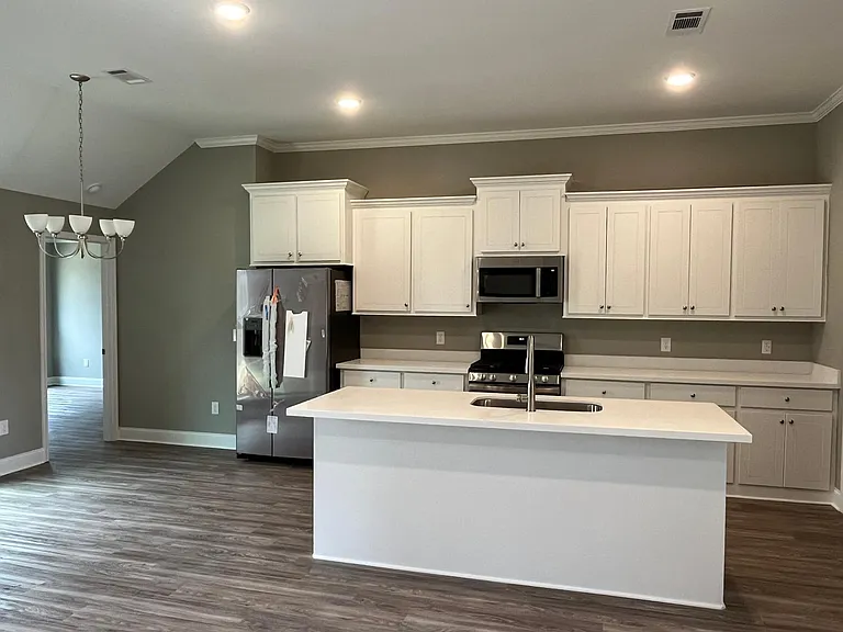 541 Silver Hl — Photo 5