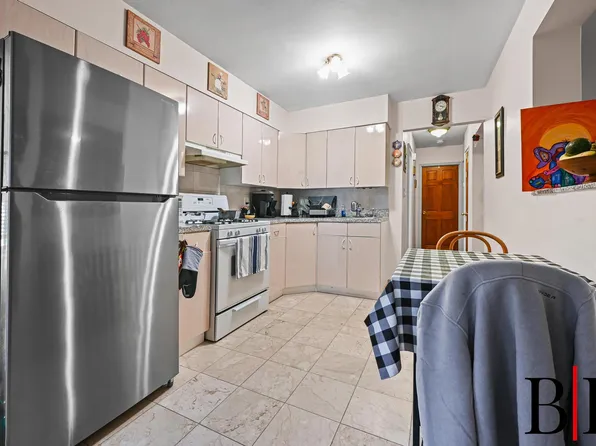 2401 East 63rd Street image 7 of 16