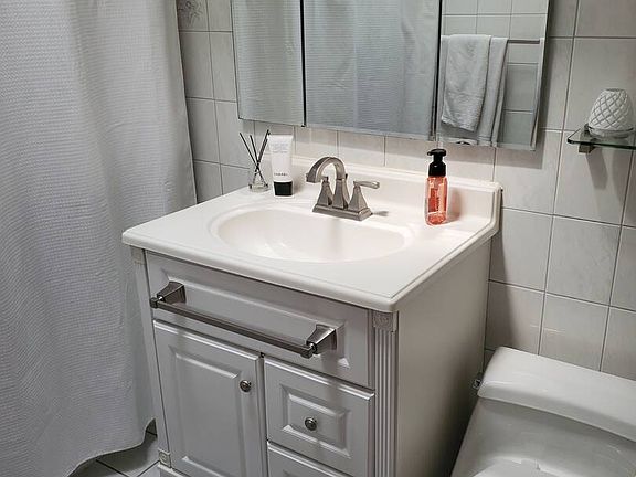 5th image of 2600 E 64th St #2