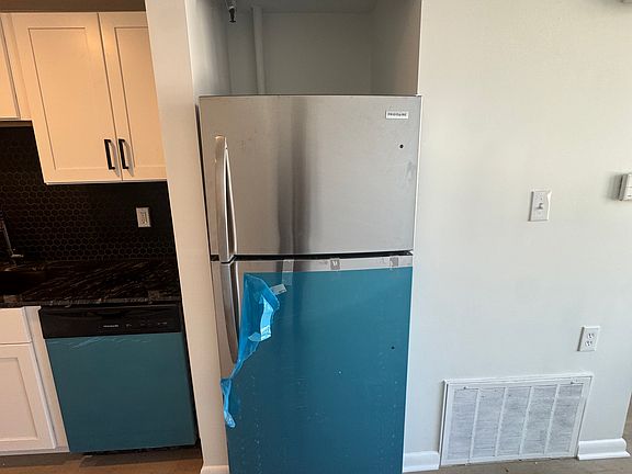 3rd image of 446 James St APT 6