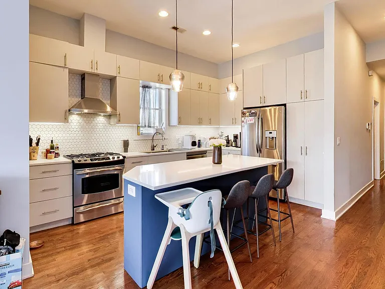 2342 W North Ave #401 — Photo 5