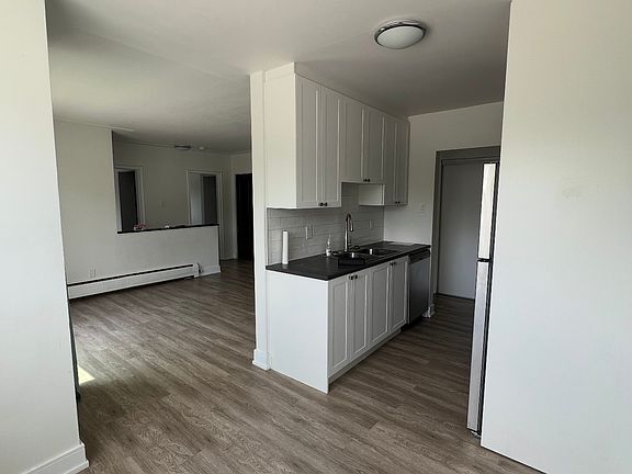 2nd image of 784 Hughson St #15