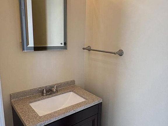 4th image of 802 Seminole Gdns