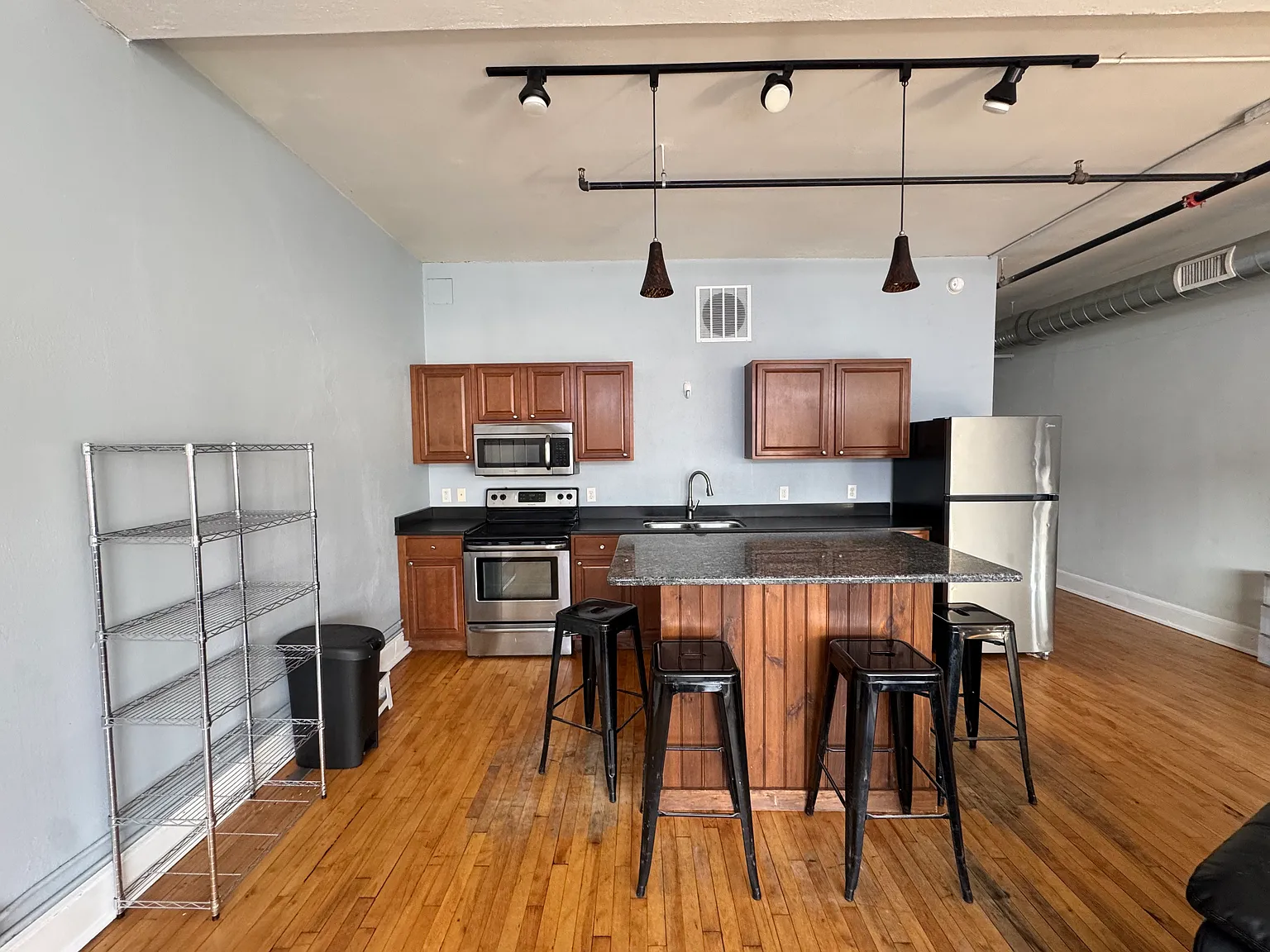 4 bed, 1000 sqft, $2,800 — Photo 2