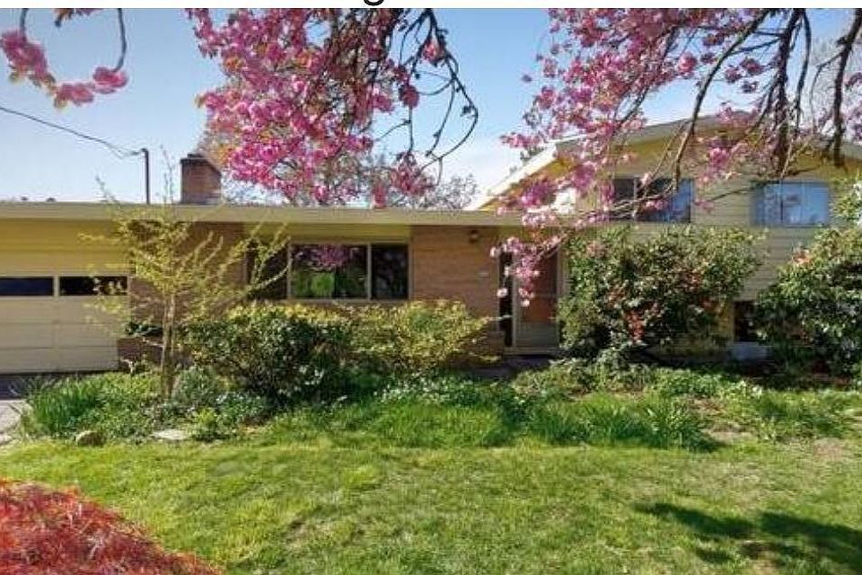 2nd image of 3618 SE Van Waters St