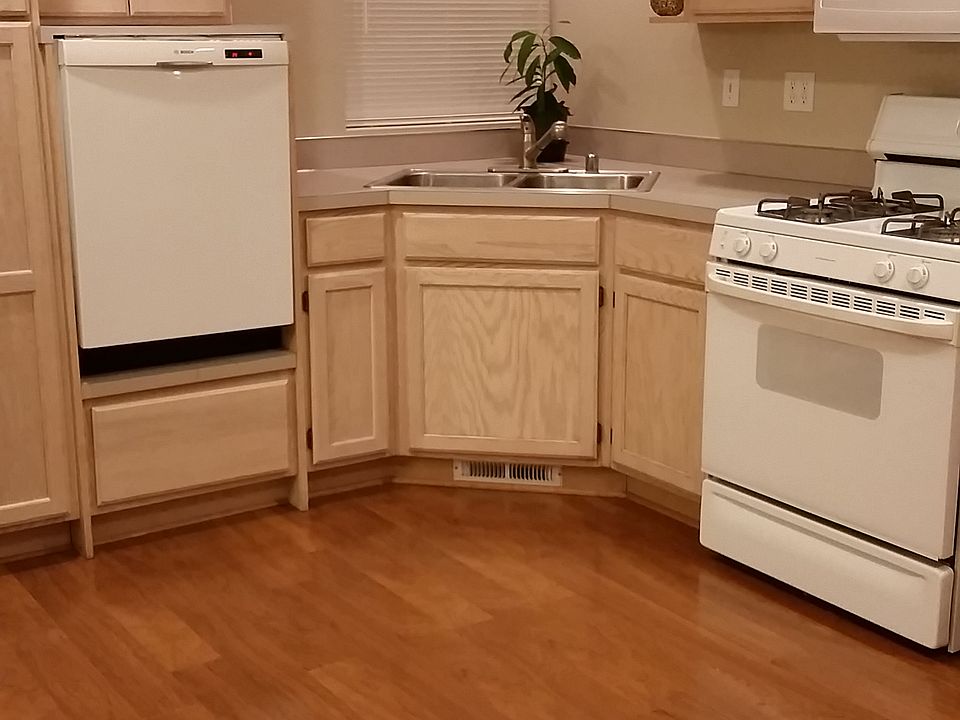 kitch w/ waist height dishwa