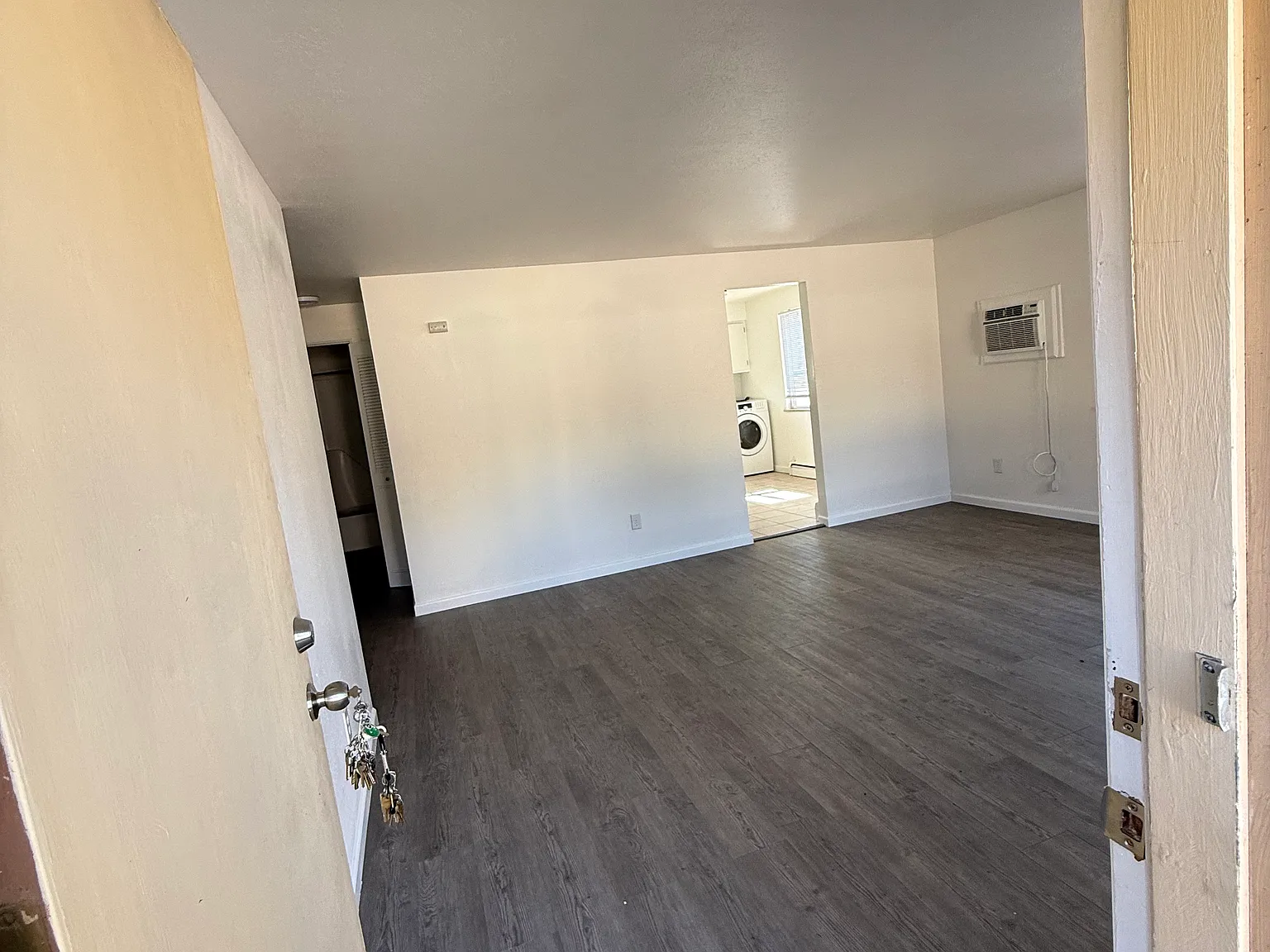 2 bed, 1250 sqft, $1,799 — Photo 2