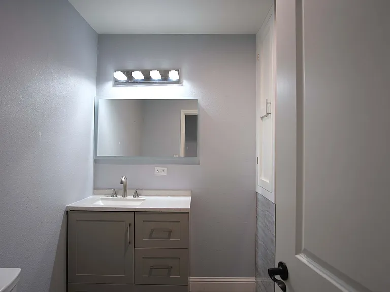 1436 Albany Ave — Photo 19