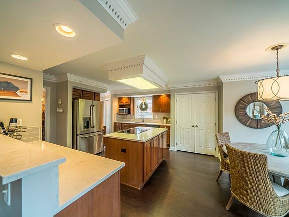 5th image of 8806 Laurel Grove Ln